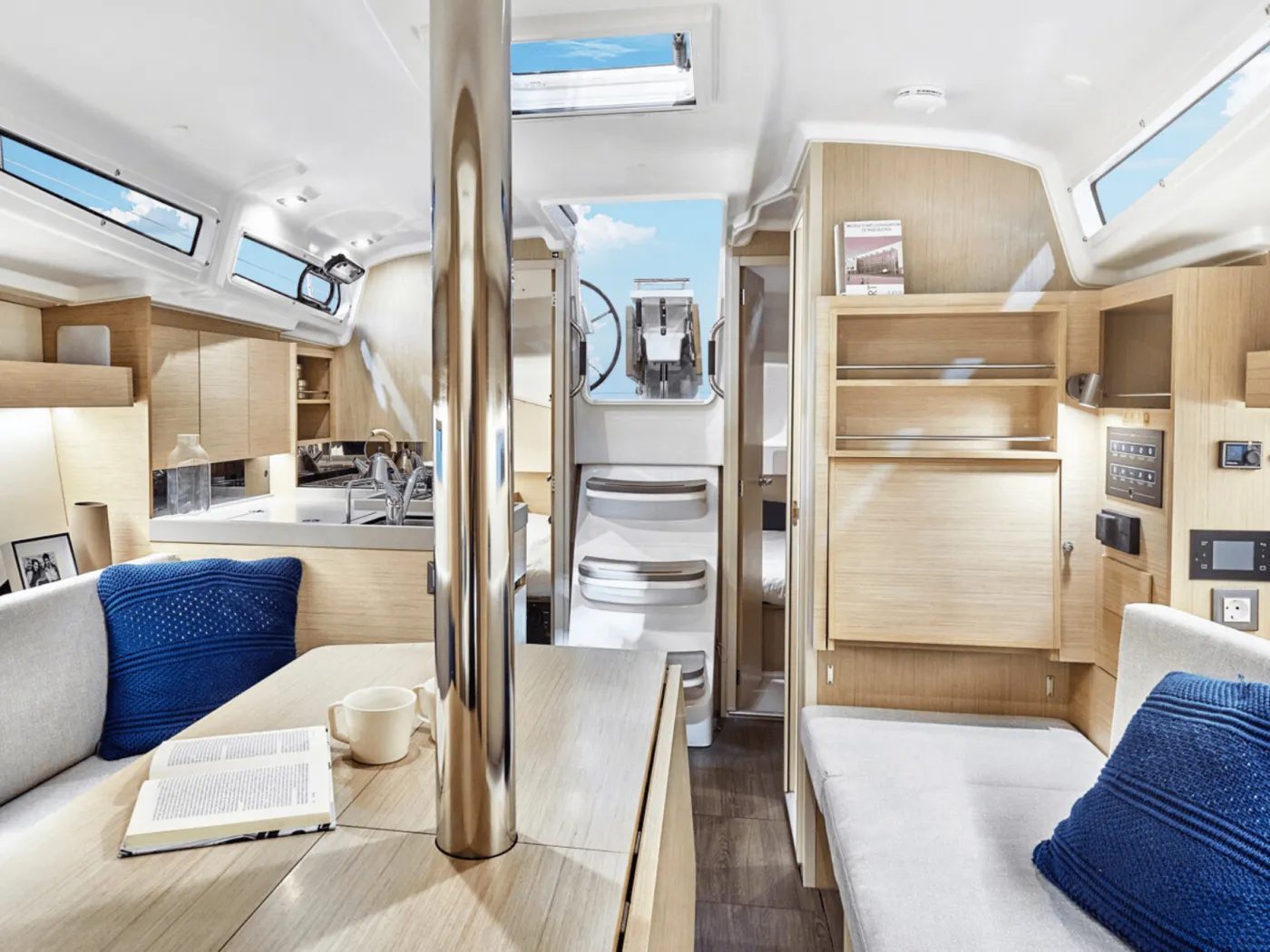 Oceanis 34.1 Premium - Sailboat in Marina