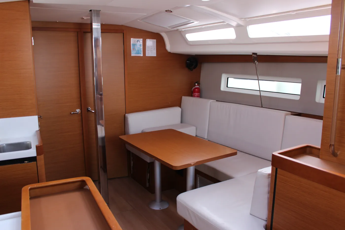 Sunsail 44 SO Classic - Yelkenli içinde Komolac