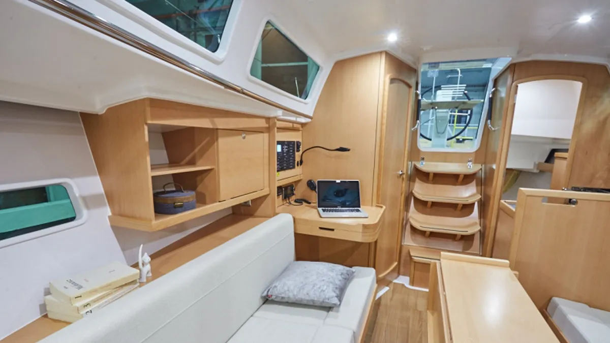 Sunsail Sun Odyssey 319 Classic - Sailboat in Cannigione