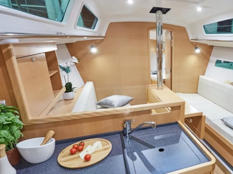 Sunsail Sun Odyssey 319 Classic - Sailboat in Cannigione