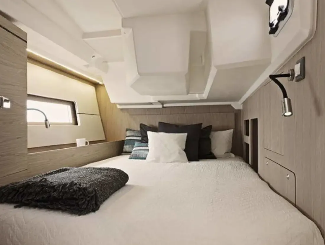 Oceanis 461/3/3 Premium - Sailboat in Marina