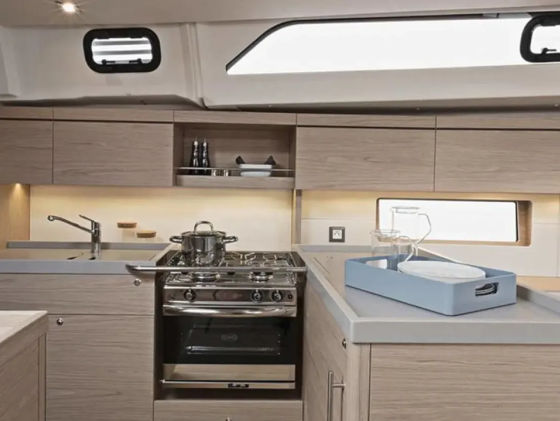 Oceanis 461/3/3 Premium - Sailboat in Marina