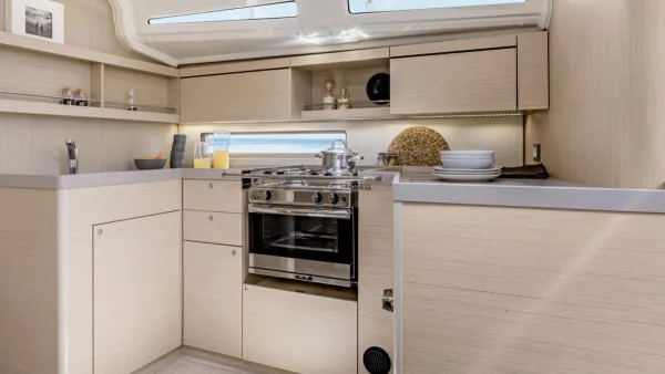 Sunsail Oceanis 40.1 Premium