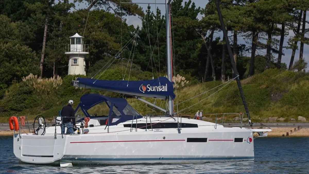 Sunsail 38.0 Classic - Sailboat in Lefkada