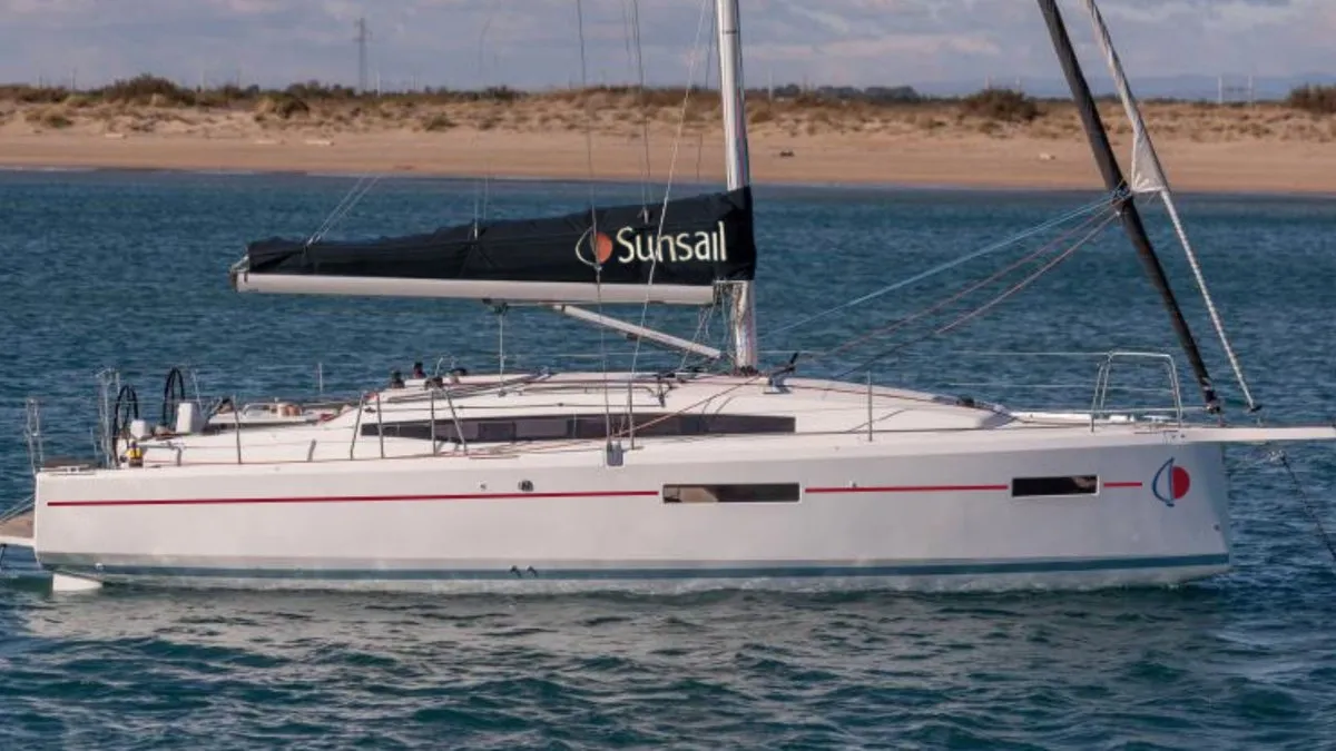 Sunsail 38.0 Classic - Sailboat in Lefkada