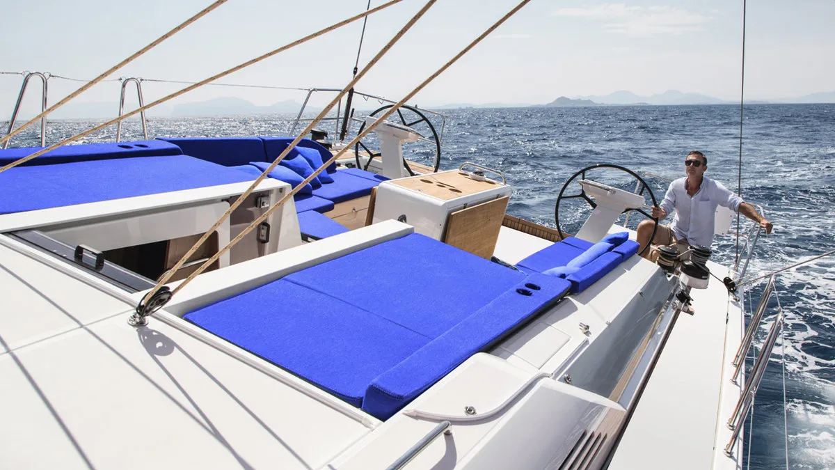 Sunsail 52.4 Classic - Sailboat in Marina