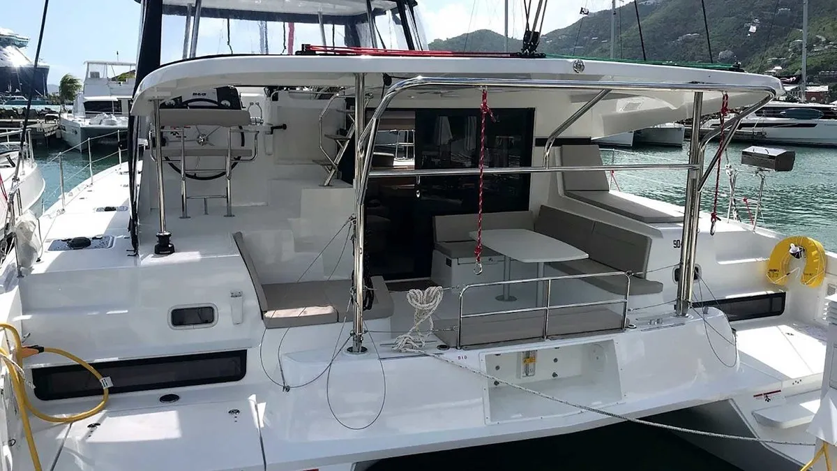 Sunsail Lagoon 424 Classic - Catamaran in Lefkada