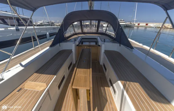 Avalon - Luxury - A/C, Watermaker