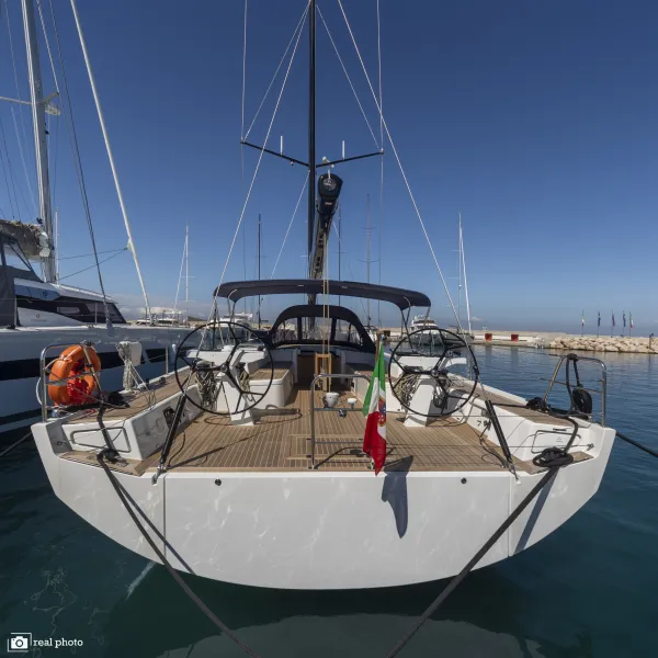 Avalon - Luxury - A/C, Watermaker
