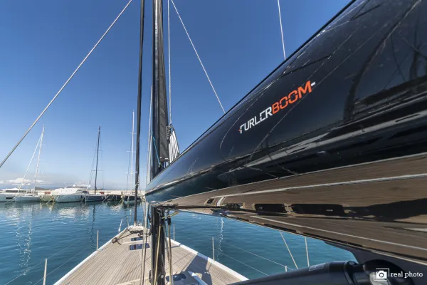 Avalon - Luxury - A/C, Watermaker