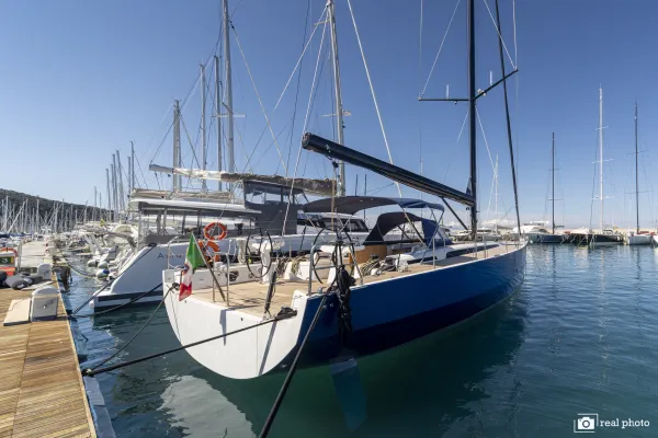 Avalon - Luxury - A/C, Watermaker
