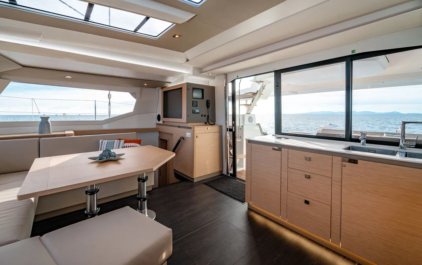 Smeralda - A/C, Generator, Water maker - Catamaran in Castellammare di Stabia