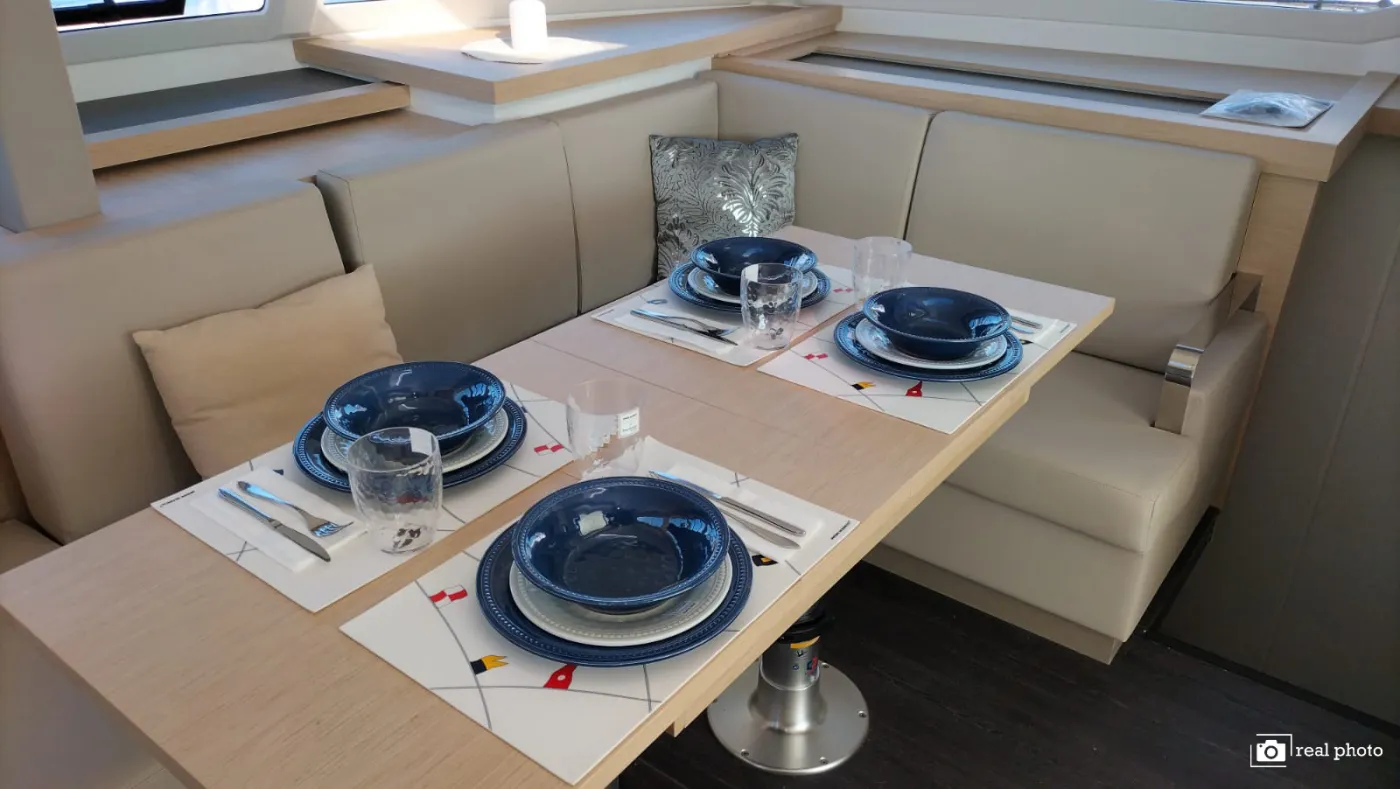 Agitation - A/C, Generator, Water maker. Solar panel - Catamaran in Cannigione