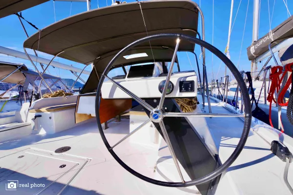 Cassiopea - A/C, Generator, Water maker, Solar Panel