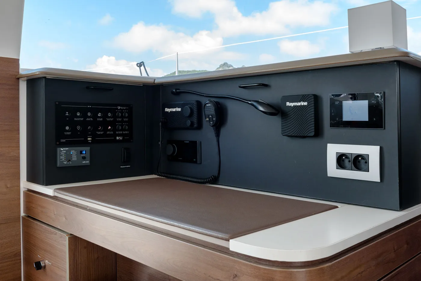 ORSA 5 - A/C, Generator, Water maker - Catamaran in Cannigione