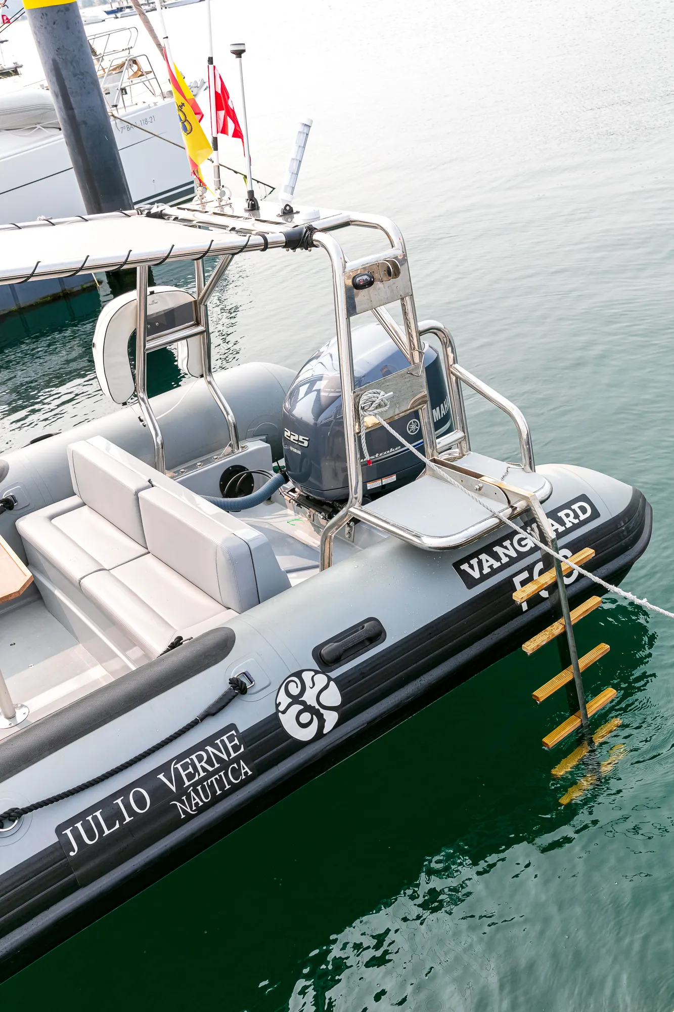 Fog - Motor Yacht in Baiona