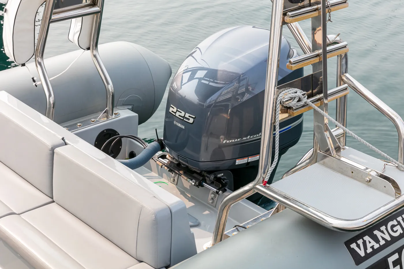 Fog - Motor Yacht in Baiona