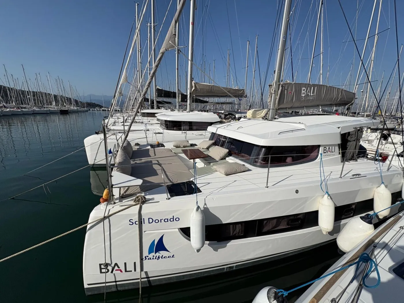Sail Dorado - Katamaran içinde Karagözler