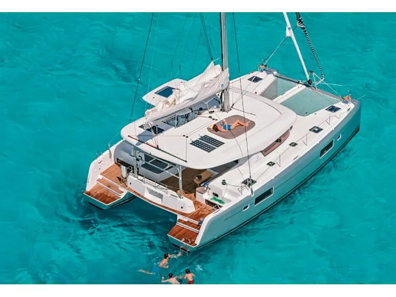 Sail Adasu - Katamaran içinde Karagözler