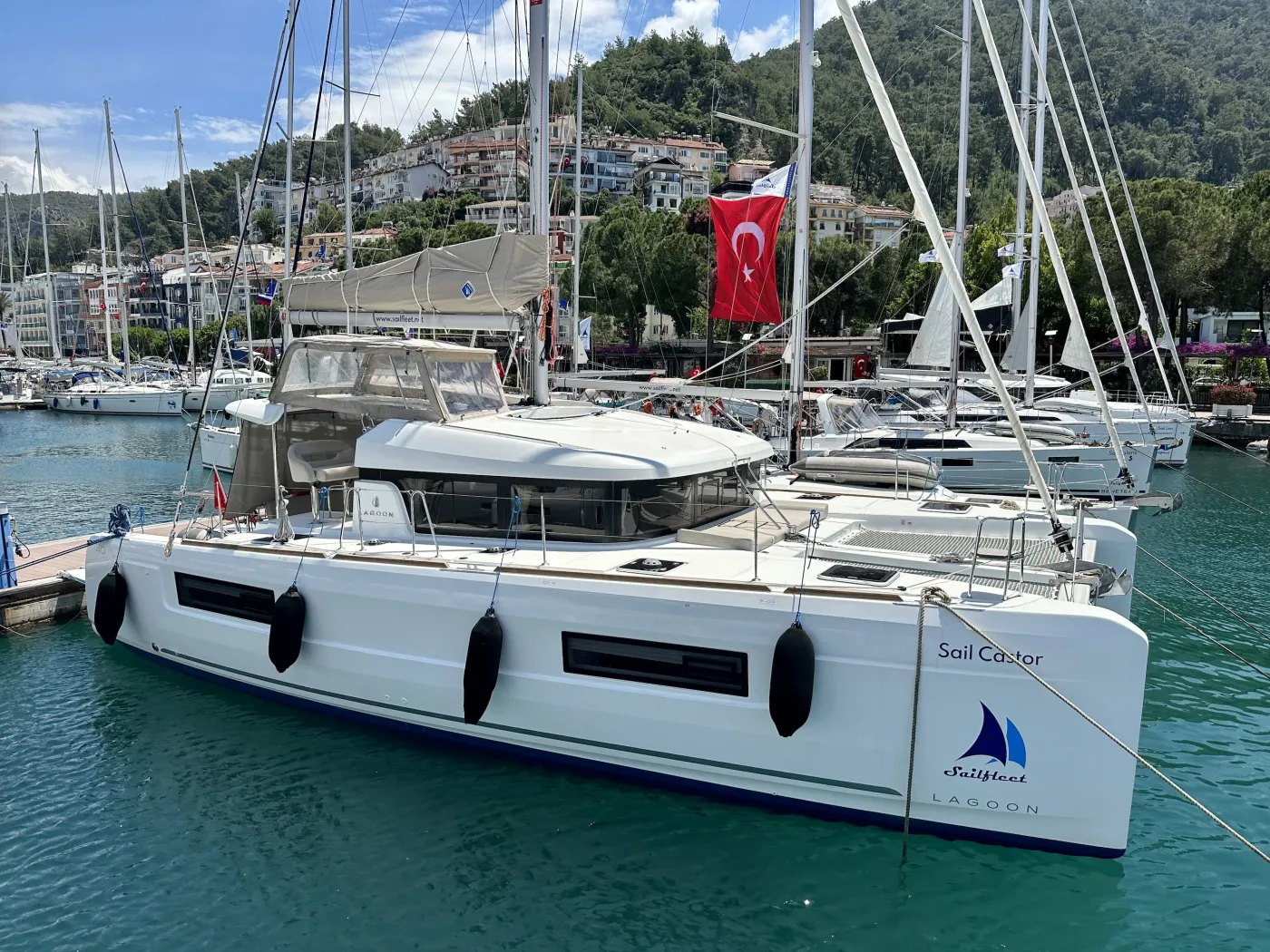 Sail Castor - Katamaran içinde Karagözler