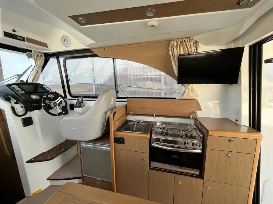 Antares 32 Fly - Motor Yacht in Trogir