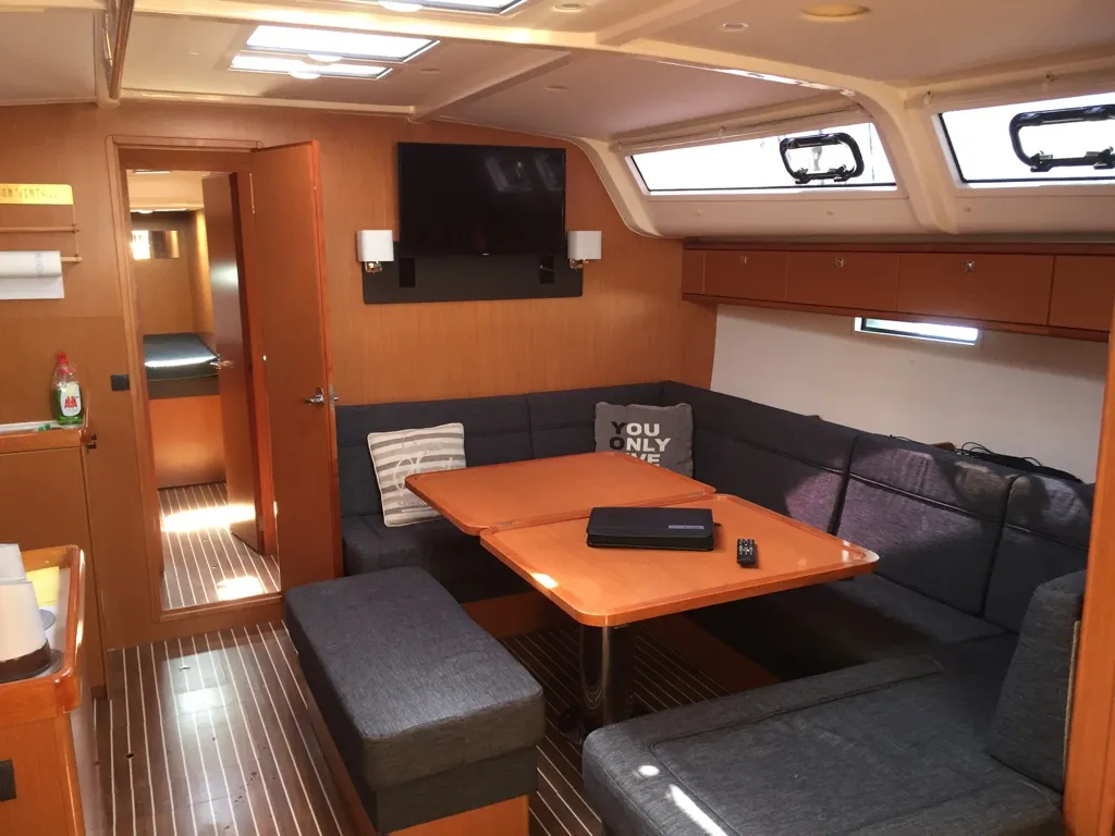 Oreo - Sailboat in Skiathos