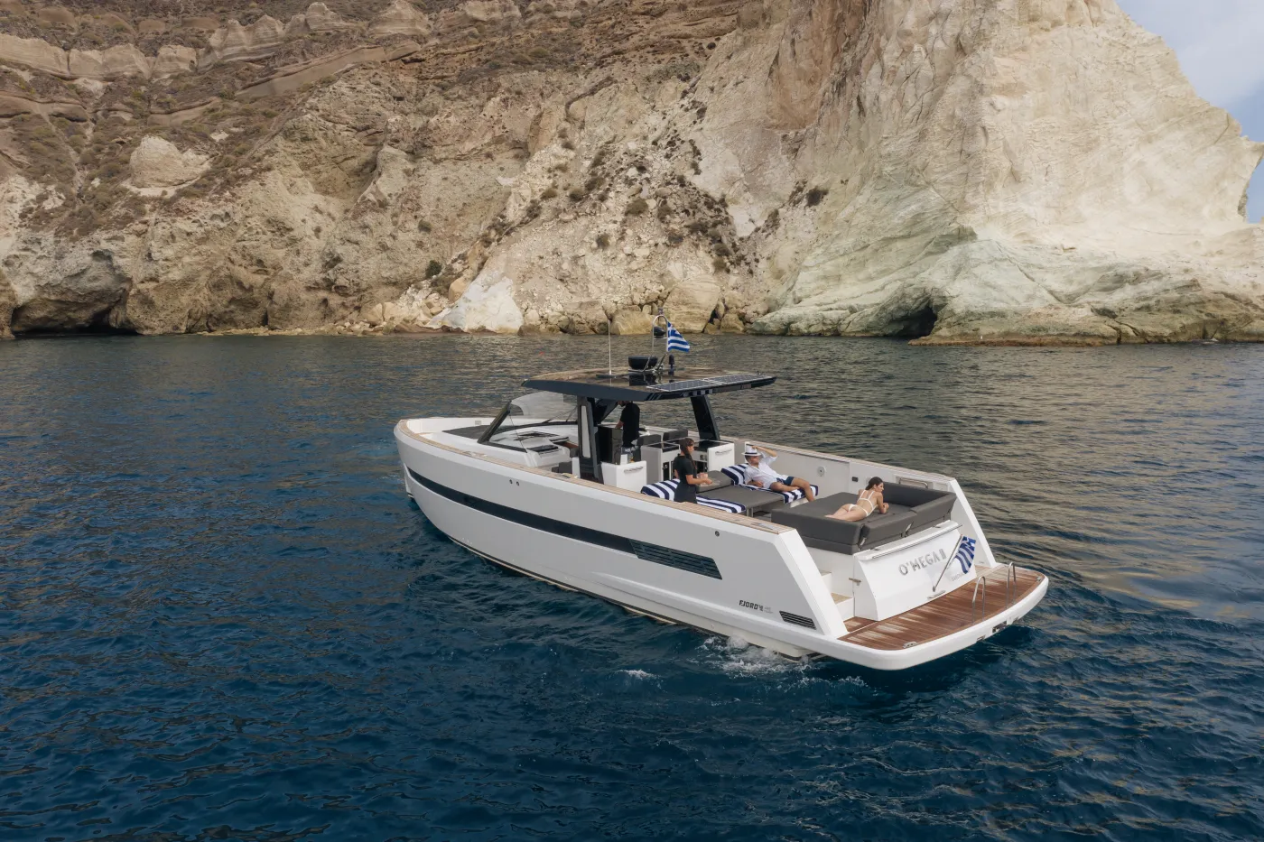 Omega 2 - Motor Yat içinde Mikonos