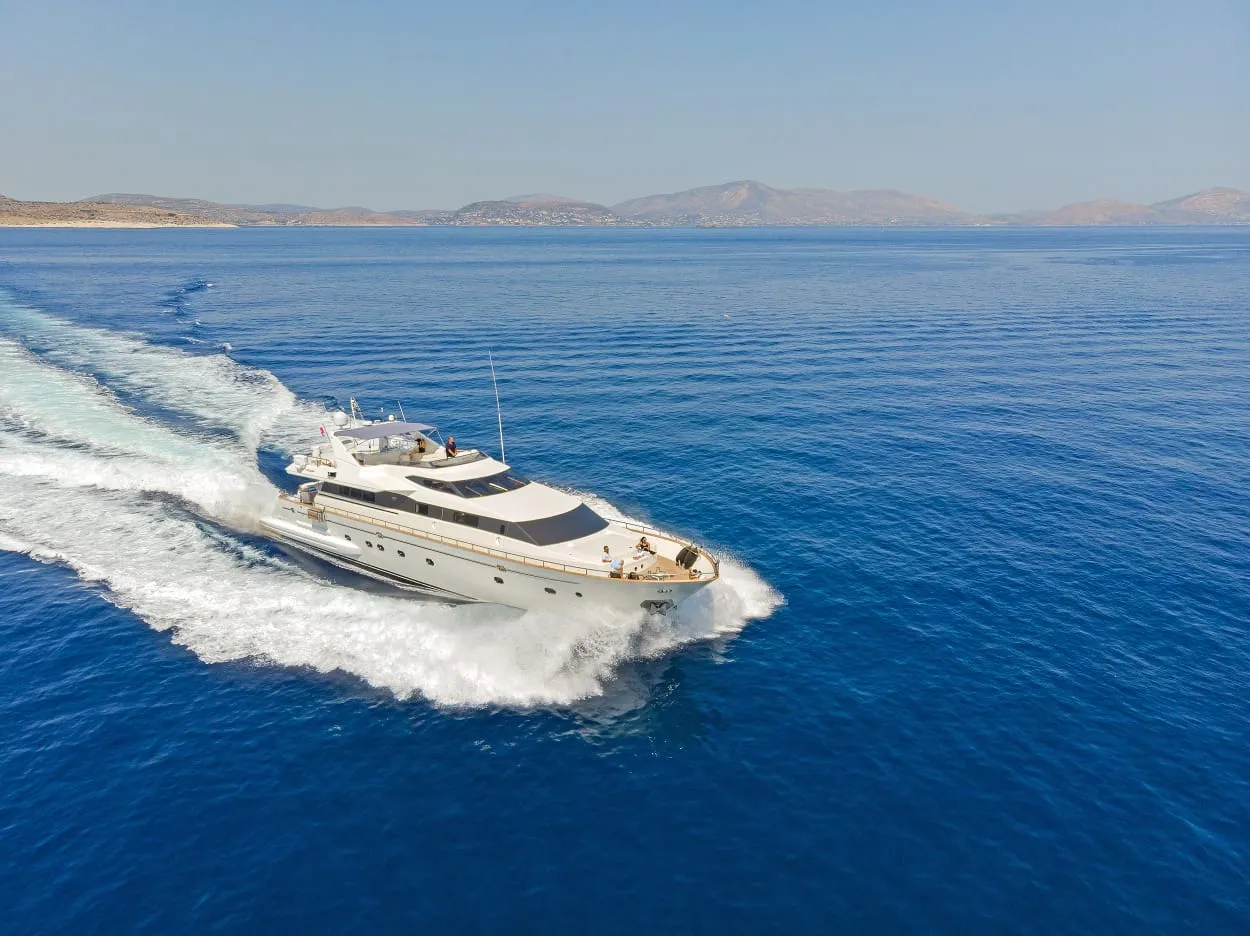 Illya F - Motor Yat içinde Ornos