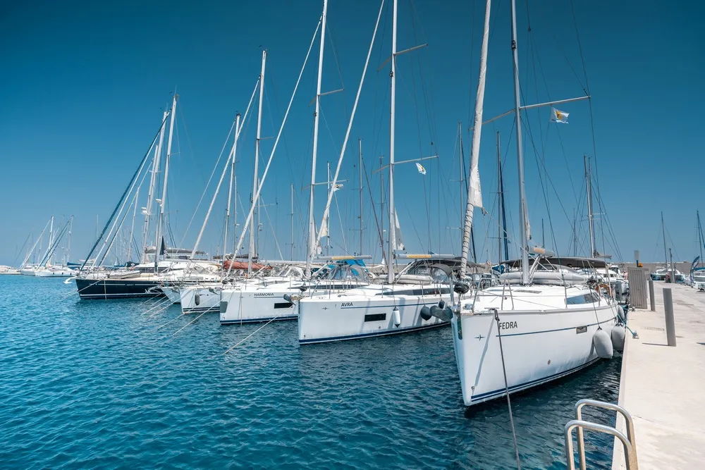 Avra - Yelkenli içinde Rodos