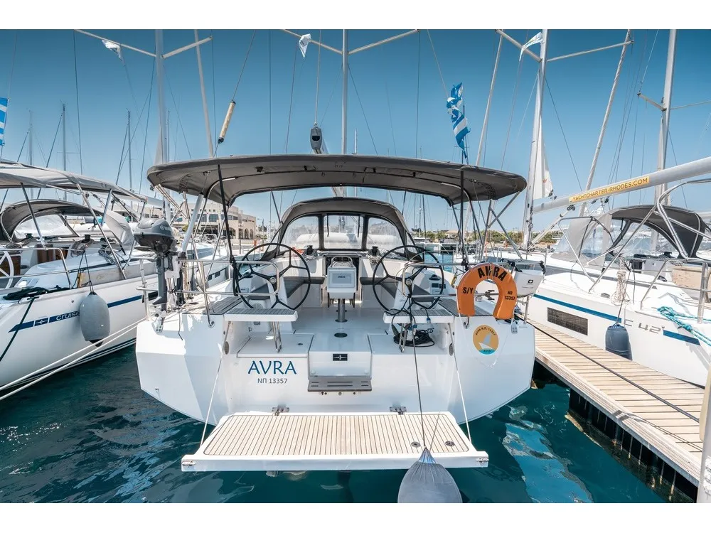 Avra - Yelkenli içinde Rodos
