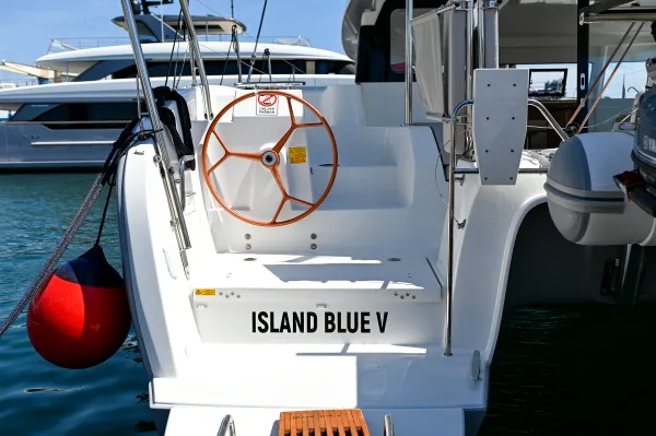 ISLAND BLUE V