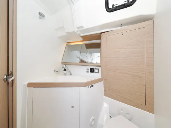MR.WHITE