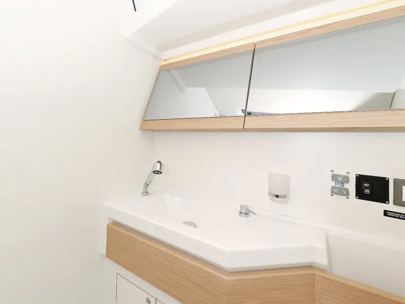 MR.WHITE - Yelkenli içinde Zadar