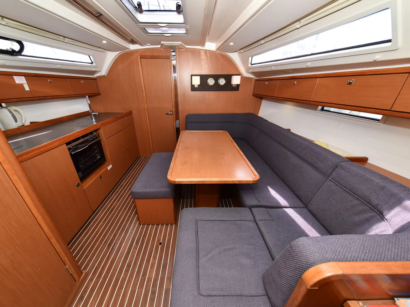 CHILL BILL - Yelkenli içinde Zadar