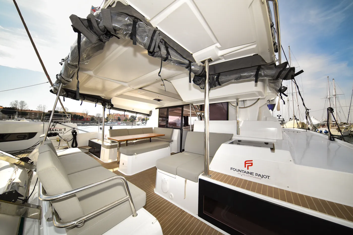 Le Bart - Catamaran in Zadar