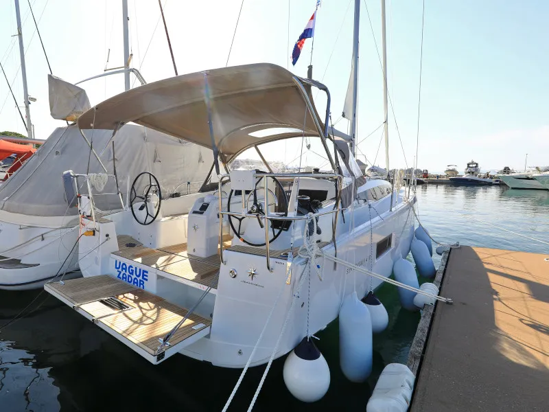 Vague - Sailboat in Zadar