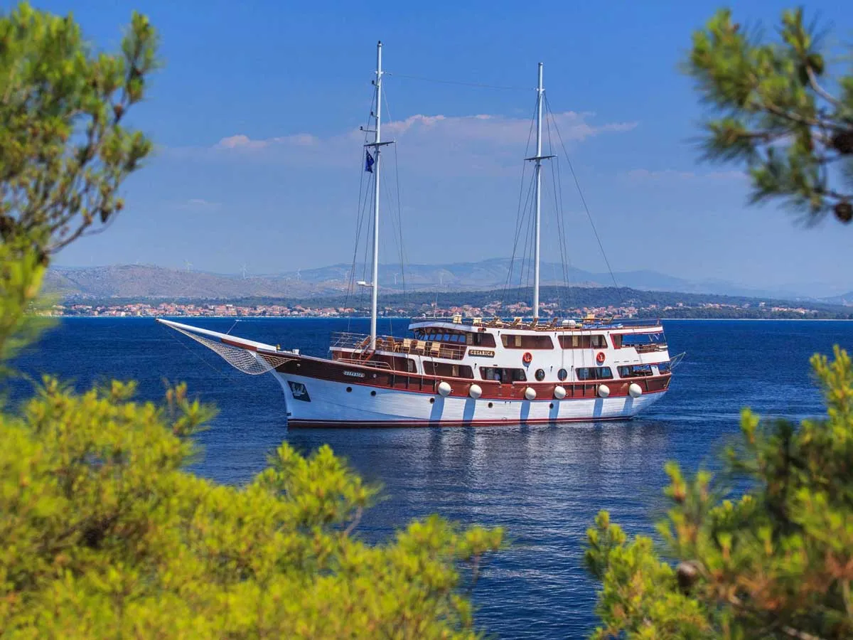Cesarica - Sailboat in Split