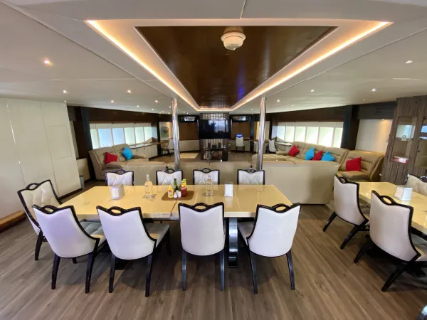 M/Y Honors Legacy