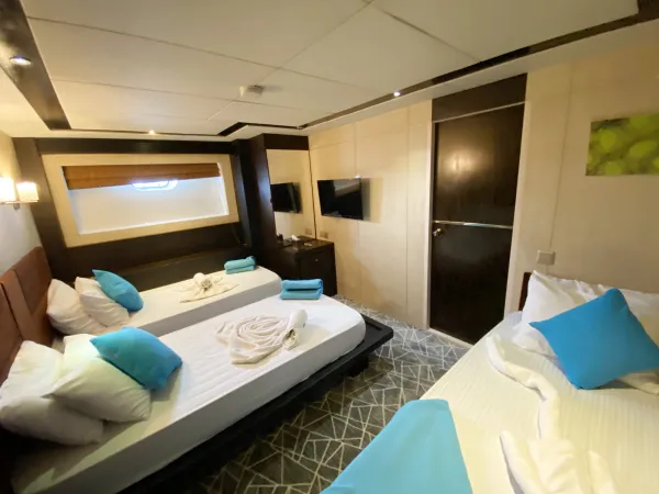 M/Y Honors Legacy
