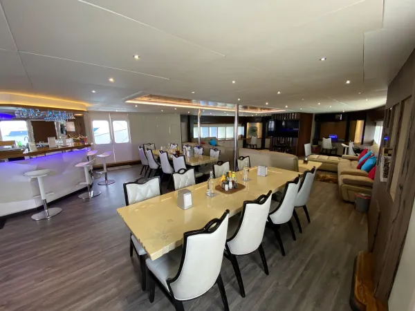 M/Y Honors Legacy