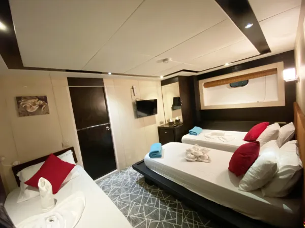M/Y Honors Legacy