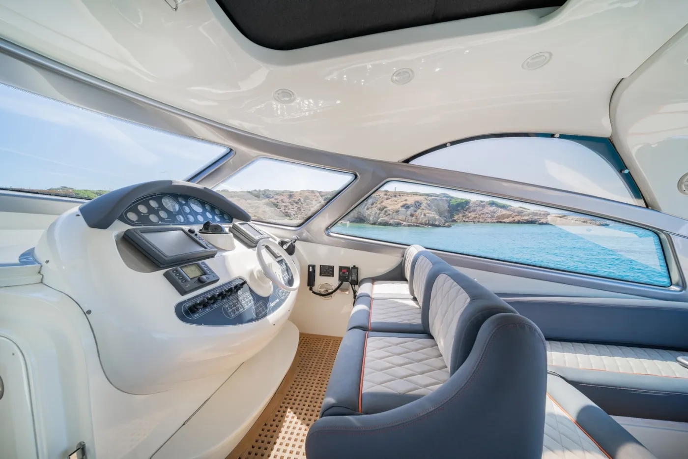 ORION - Motor Yat içinde Mikonos