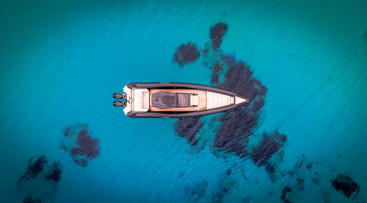SEADUCTION - Motor Yat içinde Mikonos