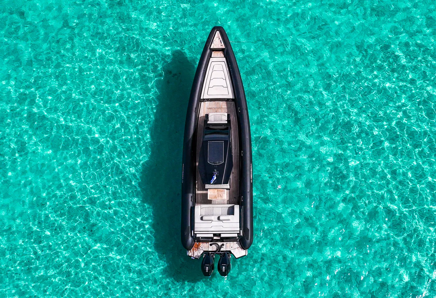 SEADUCTION - Motor Yat içinde Mikonos