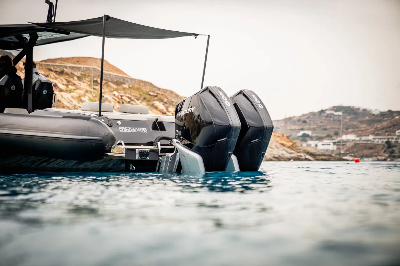 SEADUCTION - Motor Yat içinde Mikonos
