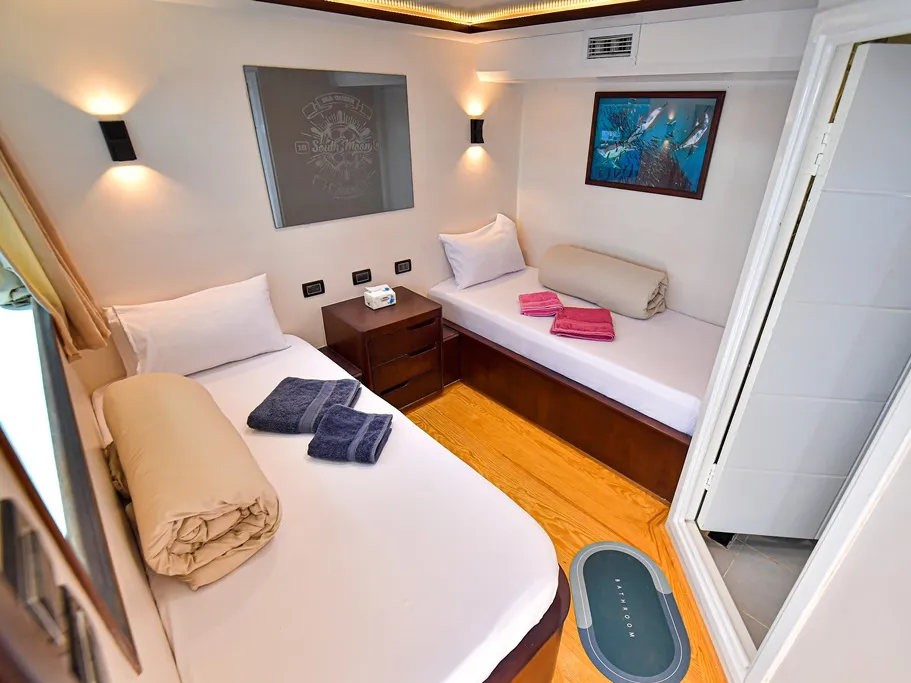Twin bed cabin lower deck 2 - Motor Yacht in Sharm El Sheikh 2