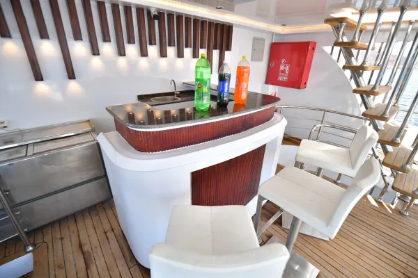 Bunk bed cabin lower deck 1