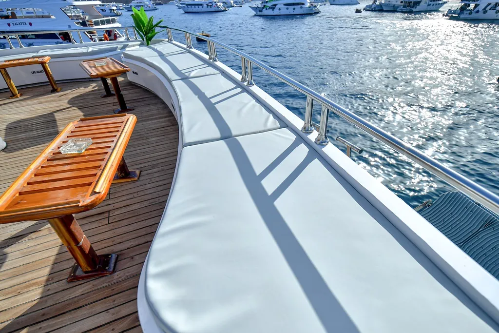 Twin bed cabin lower deck 4 - Motor Yacht in Sharm El Sheikh 2