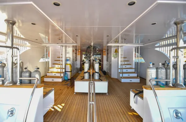 Twin bed cabin lower deck 4