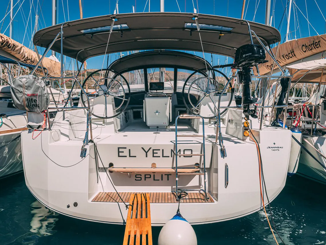 El Yelmo - Sailboat in Seget Donji